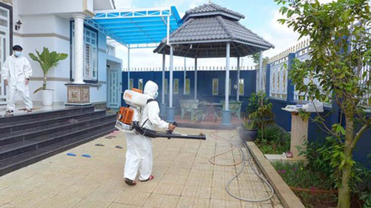 phun thuốc diệt ruồi tại Nha Trang